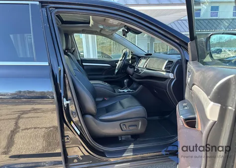 2017 Toyota Highlander Xle z USA, uszkodzony, nr VIN 5TDKZRFH9HS188963